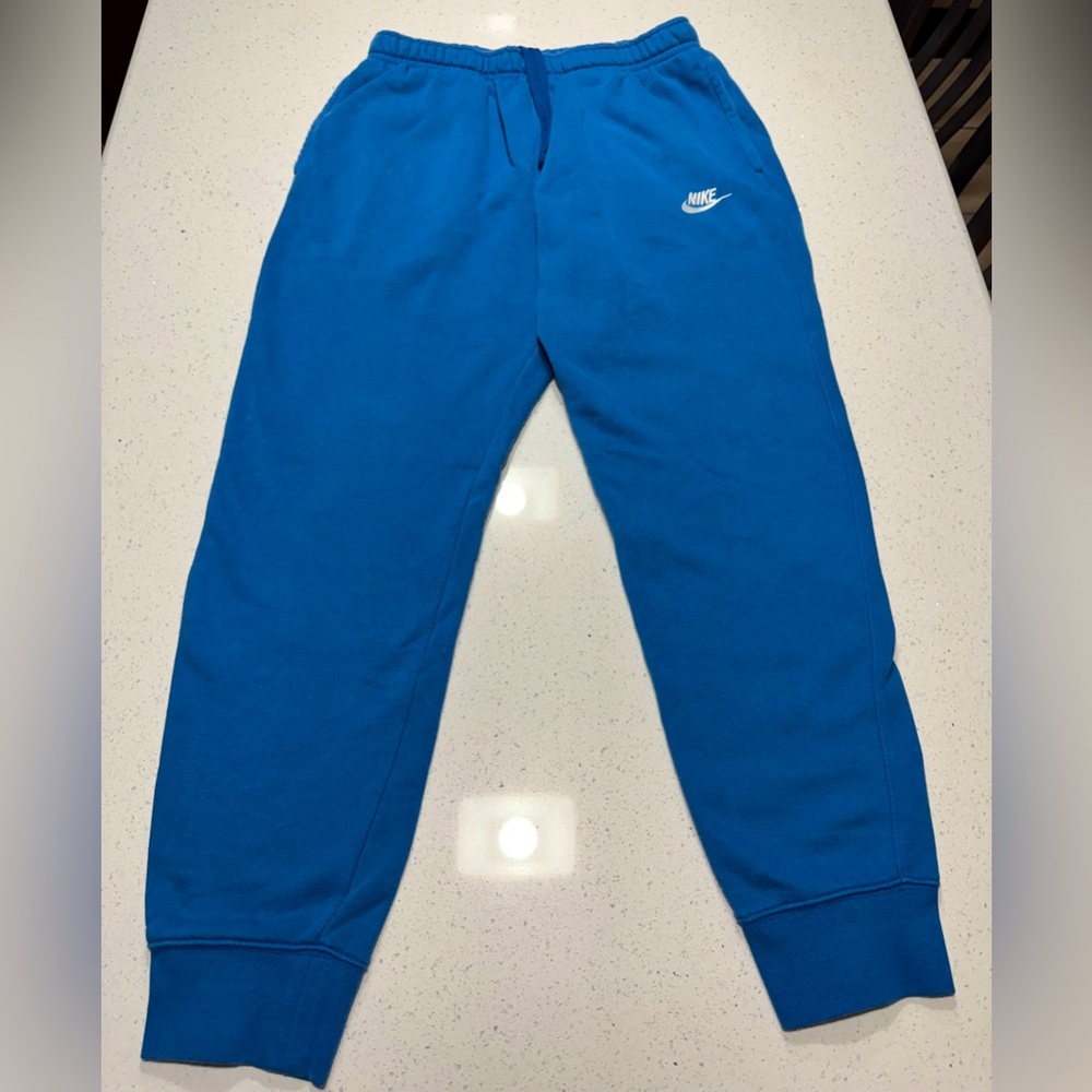 NIKE MEN’S FLEECE SWEATPANTS SIZE MEDIUM (GREAT CONDITION)